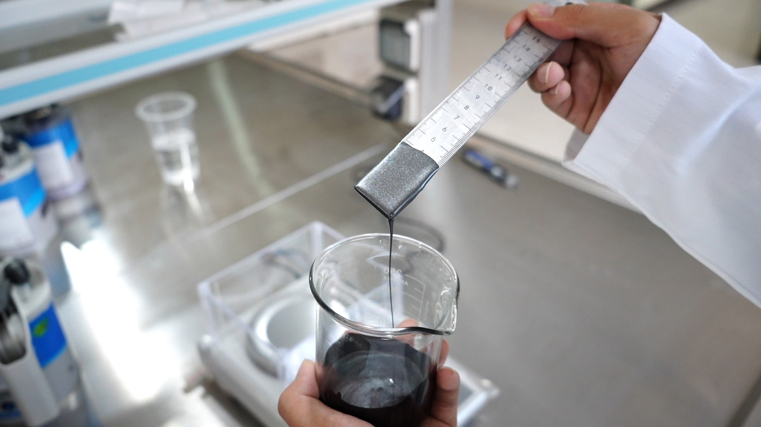 Mezcla de colores inteligente con IA vs. mezcla a ciegas tradicional: una comparación exhaustiva de eficiencia y calidad